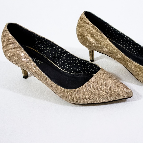 SuiteBlanco - Shimmery Gold Low Pumps - Picture 2 of 2